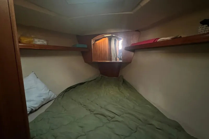 1754 Yacht Photos Pics Cozy cabin interior of 2004 Hunter 426 Owners Version sailboat with bedding and shelves.