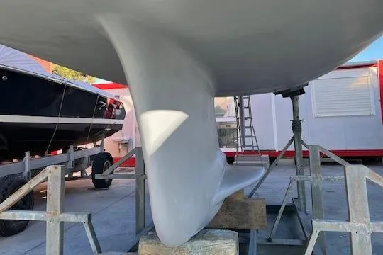 1754 Yacht Photos Pics Hunter 426 Owners Version 2004 sailboat keel on dry dock for maintenance.