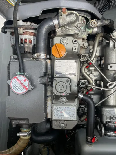 Lucy In The Sky Yacht Photos Pics 