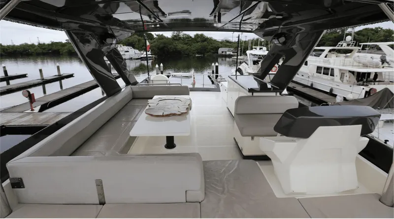  Yacht Photos Pics Ferretti Yachts 670
