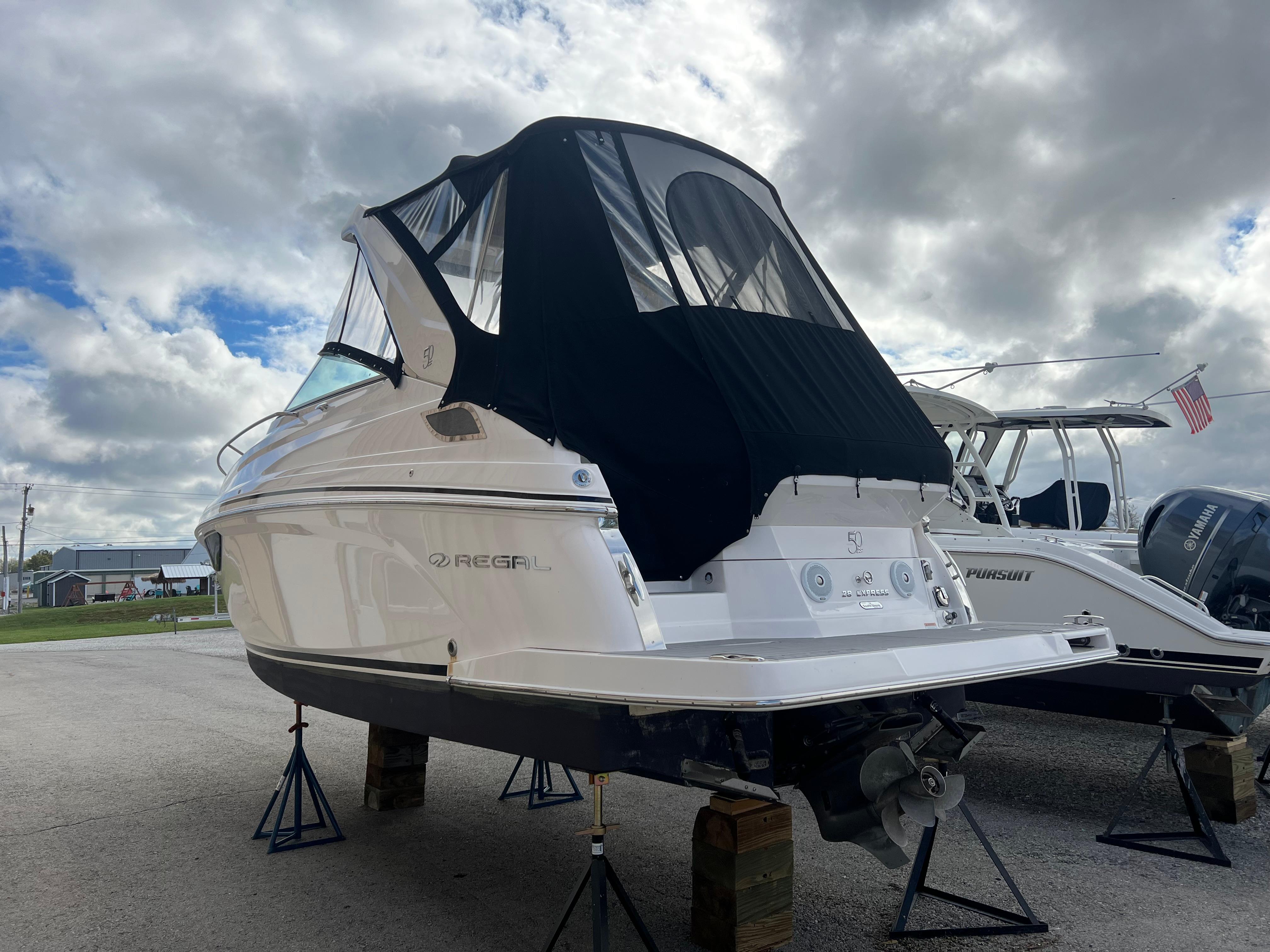 2021 Regal 28 Express Express Cruiser for sale - YachtWorld
