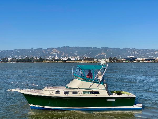 2000 Albin 32 + 2 Command Bridge