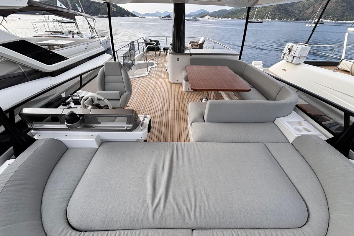 2025 Azimut 66 