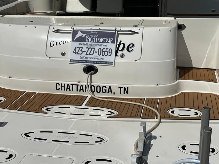 Greatest Escape Yacht Photos Pics 2006 Sea Ray 58 Sedan Bridge yacht docked in Chattanooga, TN.