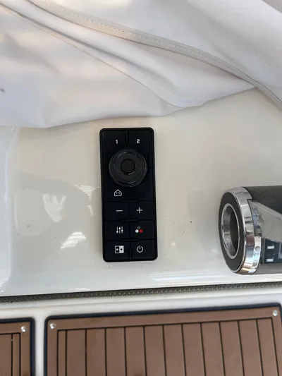 Greatest Escape Yacht Photos Pics Control panel on 2006 Sea Ray 58 Sedan Bridge yacht dashboard.