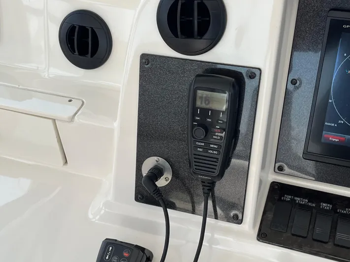 Greatest Escape Yacht Photos Pics 2006 Sea Ray 58 Sedan Bridge dashboard with radio and navigation controls.