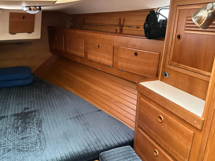 Innisfree Yacht Photos Pics Interior of 1994 Sabre 425 sailboat with wooden cabinetry and blue bedding.
