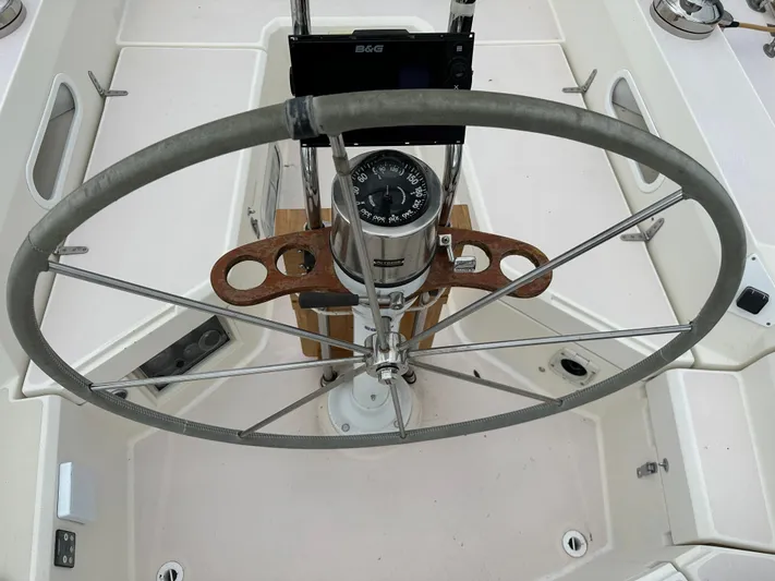 Innisfree Yacht Photos Pics Steering wheel and compass on 1994 Sabre SABRE 425 sailboat cockpit.