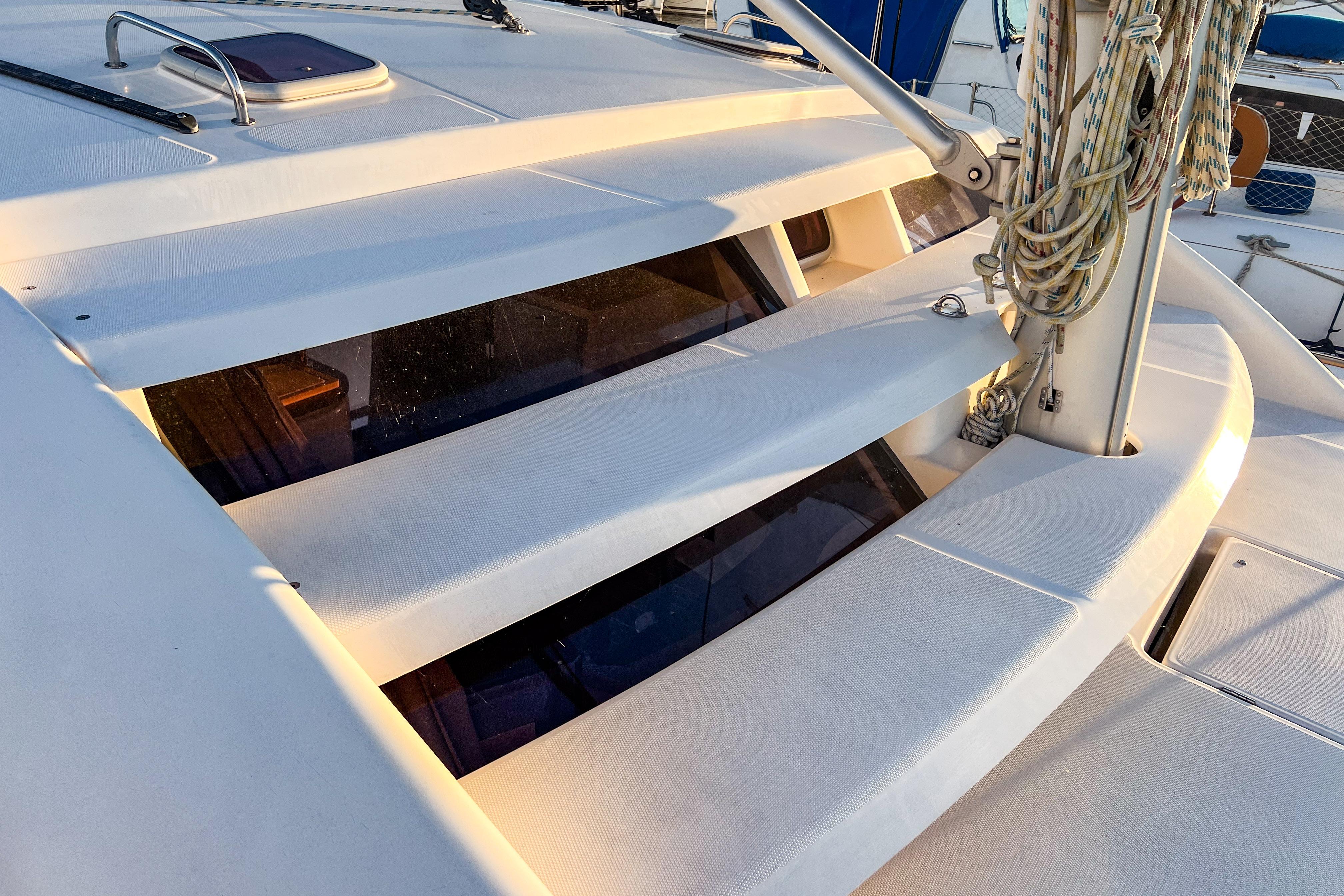 2006 Robertson Leopard 40 catamaran deck with ropes and hatches in sunlight.
