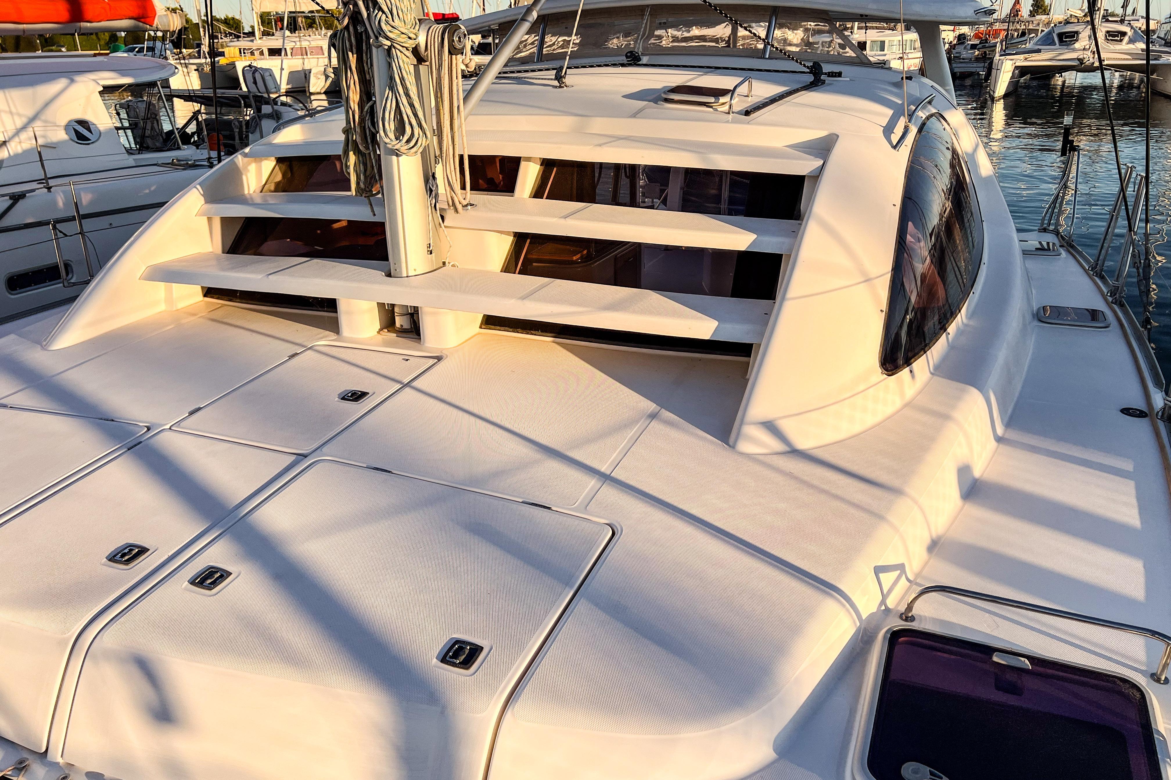 2006 Robertson Leopard 40 catamaran deck, featuring sleek design and spacious layout in marina setting.