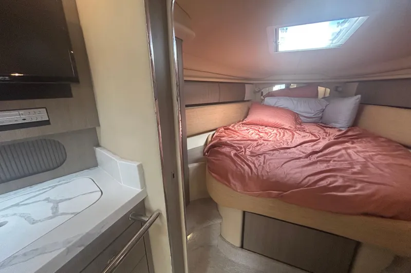 Whataboat Yacht Photos Pics 2005 Sea Ray 360 Sundancer cabin with cozy bed and modern amenities.