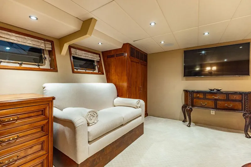Empire Sea Yacht Photos Pics Luxurious interior of a 2009 Custom Crystal Yacht.