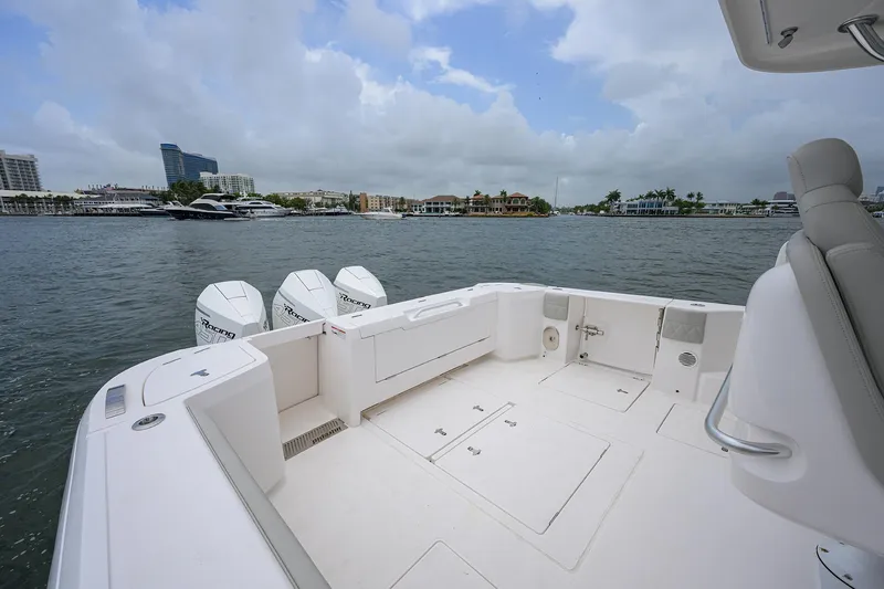  Yacht Photos Pics 2023 Intrepid 41 Valor