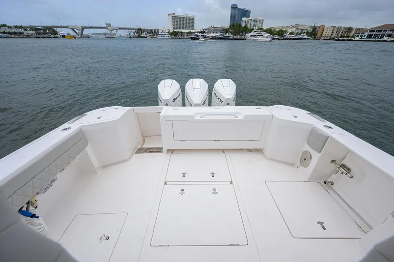  Yacht Photos Pics 2023 Intrepid 41 Valor