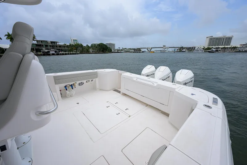  Yacht Photos Pics 2023 Intrepid 41 Valor