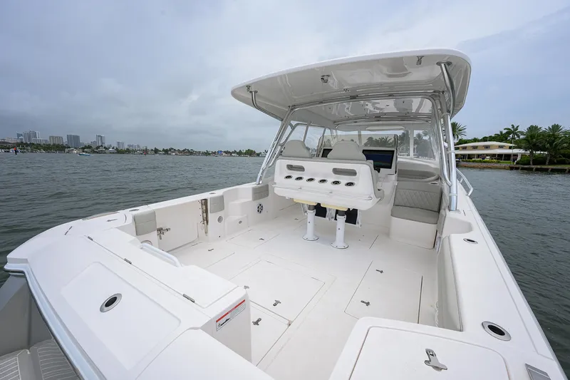  Yacht Photos Pics 2023 Intrepid 41 Valor