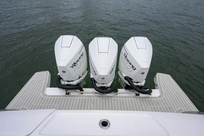  Yacht Photos Pics 2023 Intrepid 41 Valor