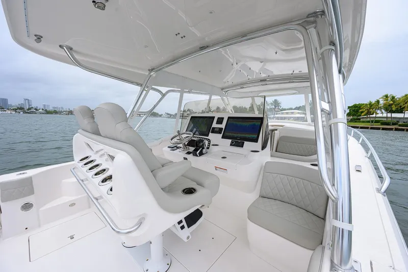  Yacht Photos Pics 2023 Intrepid 41 Valor