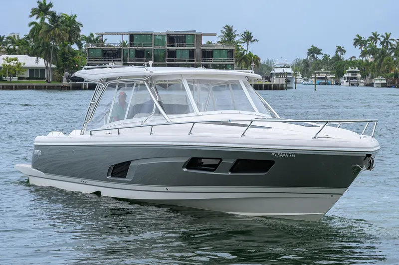  Yacht Photos Pics 2023 Intrepid 41 Valor