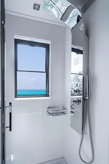 Persistence Yacht Photos Pics Luxurious bathroom in Overblue 58 Power Catamaran, 2017.