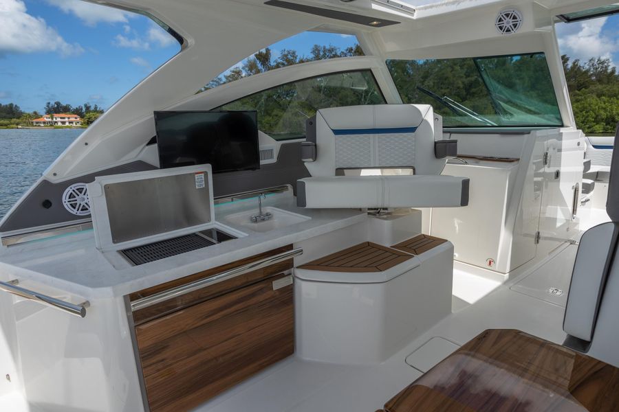 2022 Tiara Yachts 38 LX