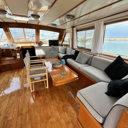  Yacht Photos Pics Luxurious 1994 Viking Marin Caicco yacht interior with elegant seating and panoramic windows.