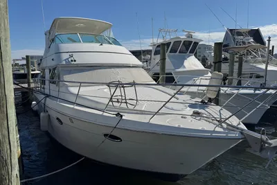 Carver 46 Voyager