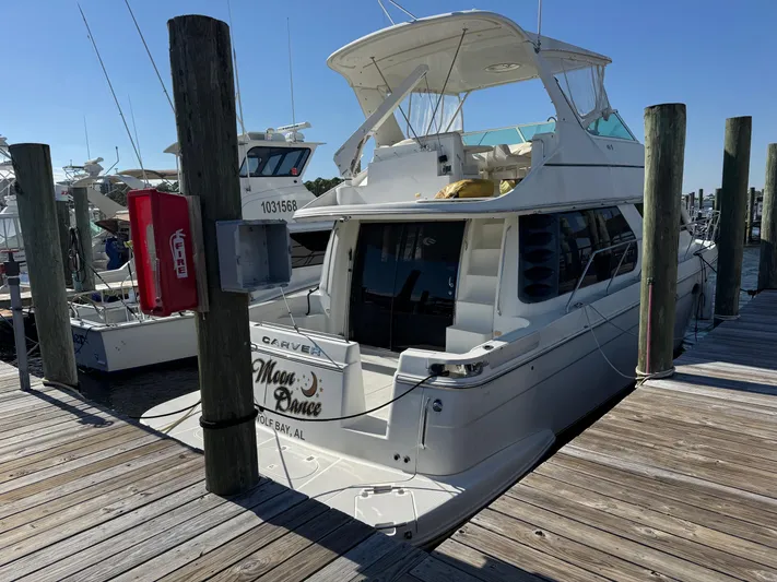  Yacht Photos Pics 2007 Carver 46 Voyager yacht docked at a marina, rear view.