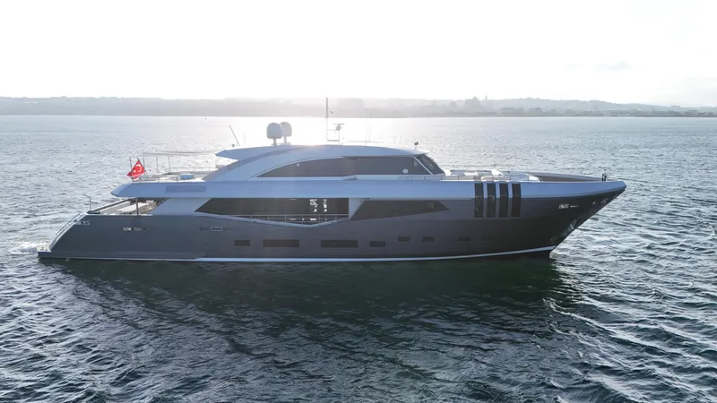 Aquila Yacht Photos Pics 