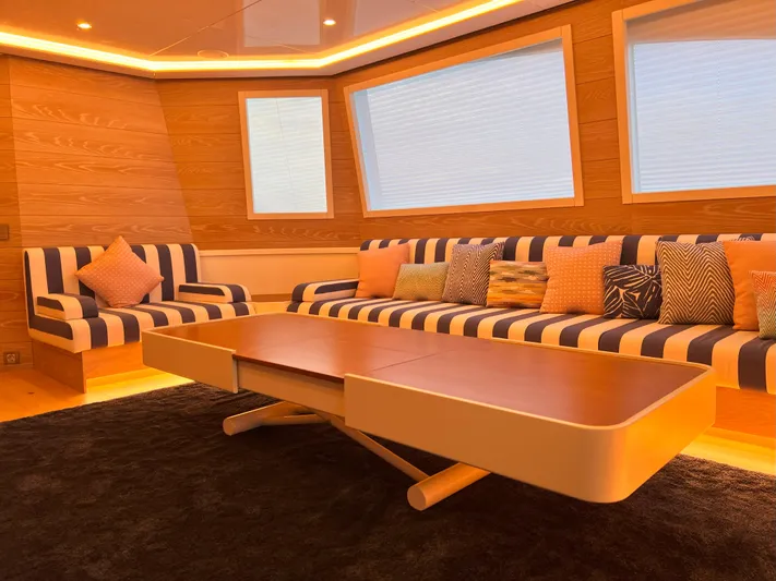 Aquila Yacht Photos Pics 