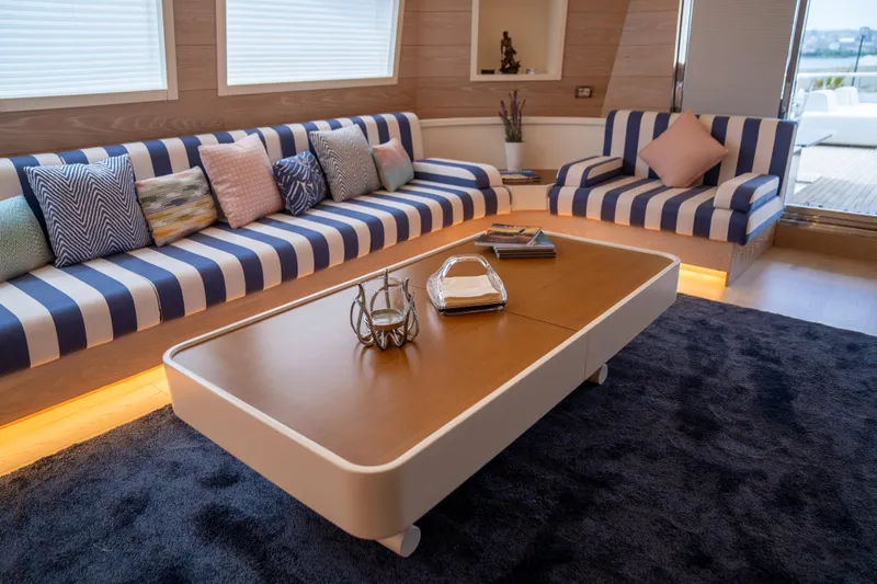 Aquila Yacht Photos Pics 