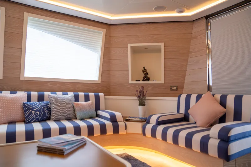 Aquila Yacht Photos Pics 