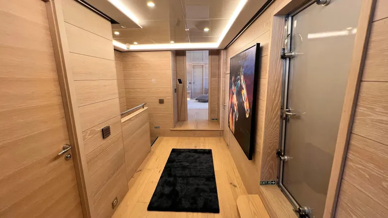 Aquila Yacht Photos Pics 