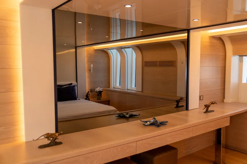 Aquila Yacht Photos Pics 