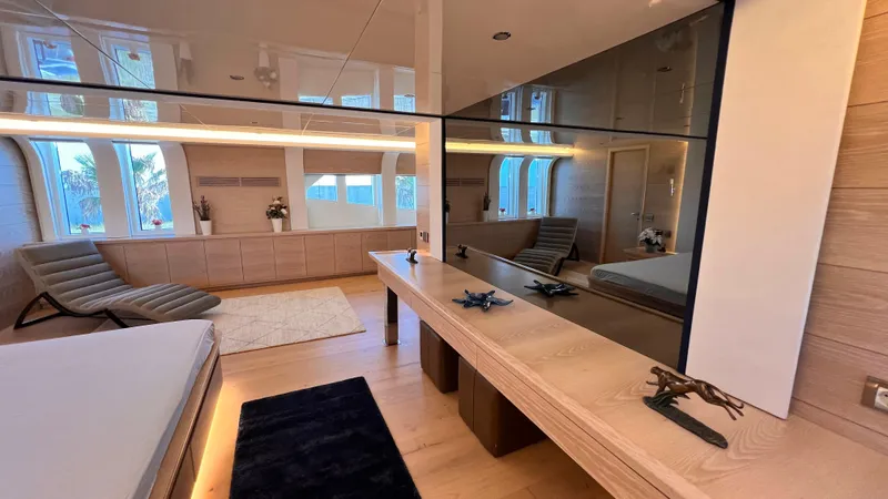 Aquila Yacht Photos Pics 