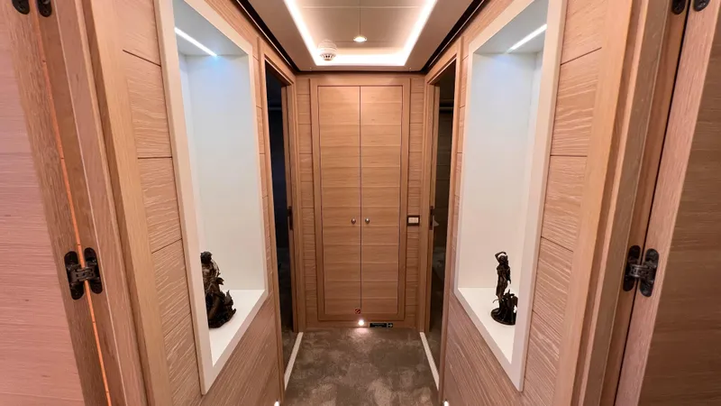 Aquila Yacht Photos Pics 