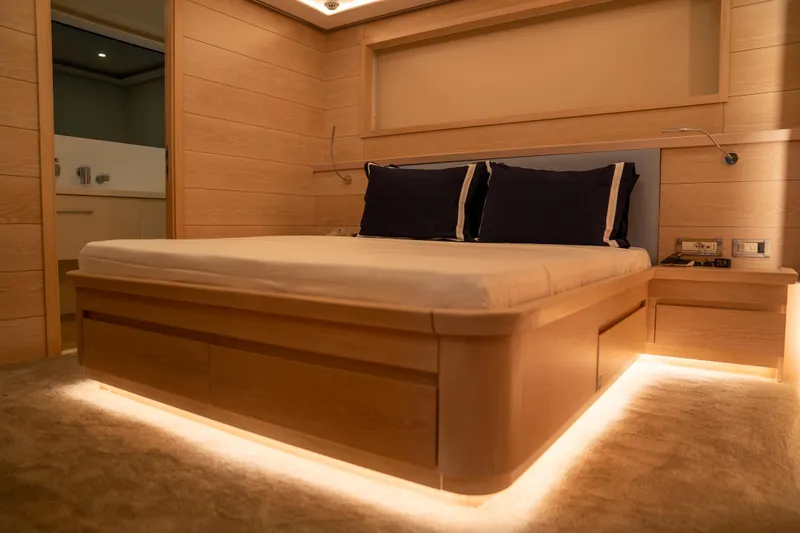 Aquila Yacht Photos Pics 