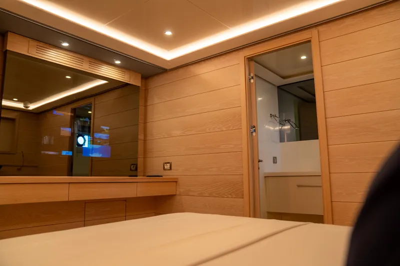 Aquila Yacht Photos Pics 