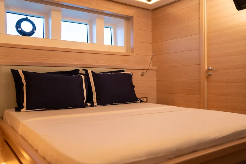 Aquila Yacht Photos Pics 