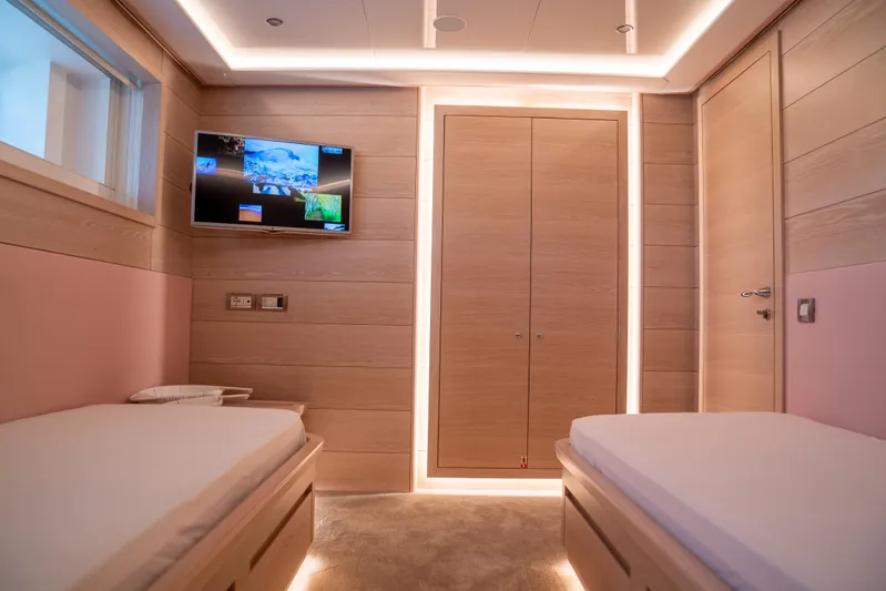 Aquila Yacht Photos Pics 