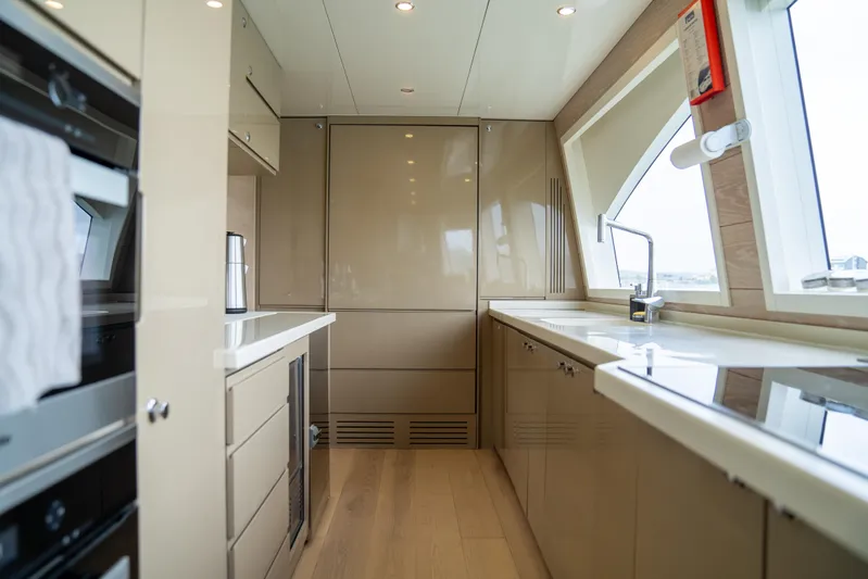 Aquila Yacht Photos Pics 