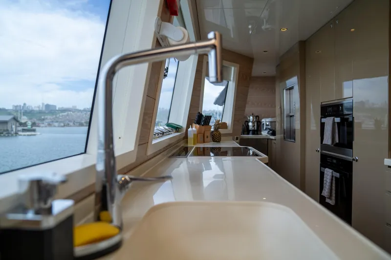 Aquila Yacht Photos Pics 