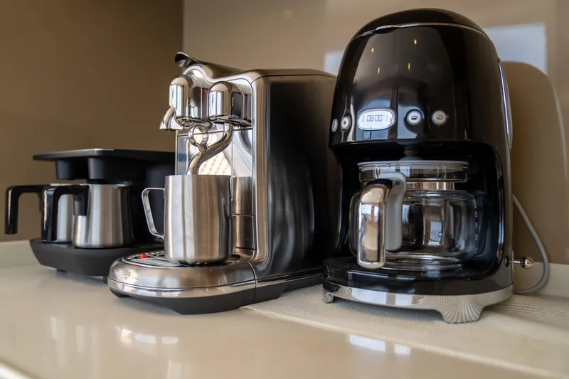 Aquila Yacht Photos Pics 