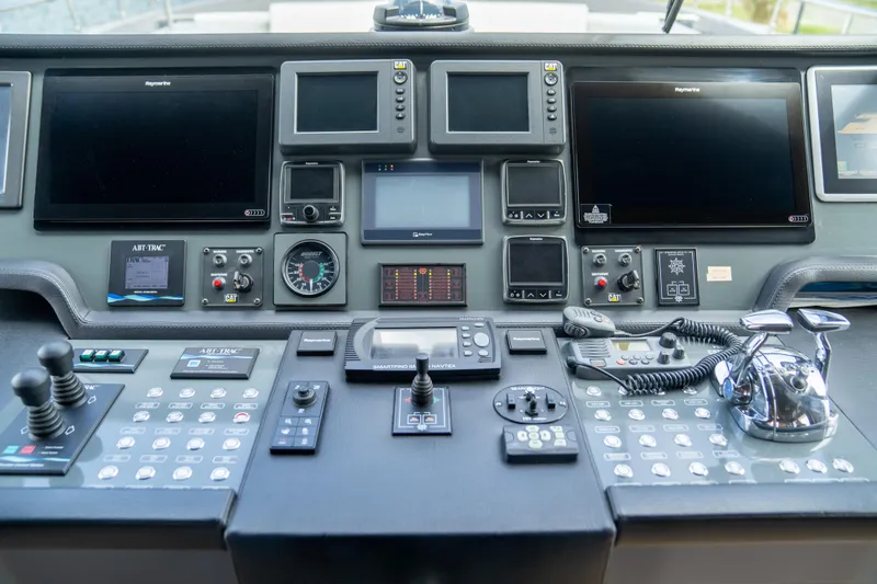 Aquila Yacht Photos Pics 