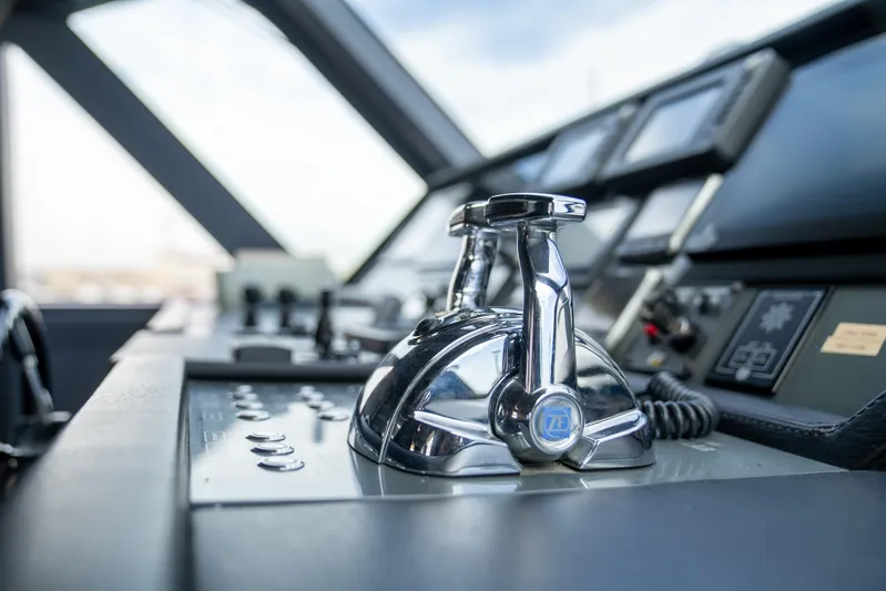 Aquila Yacht Photos Pics 