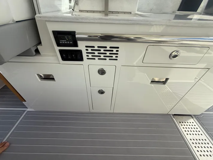  Yacht Photos Pics 2023 REGAL 36 XO - Image 16