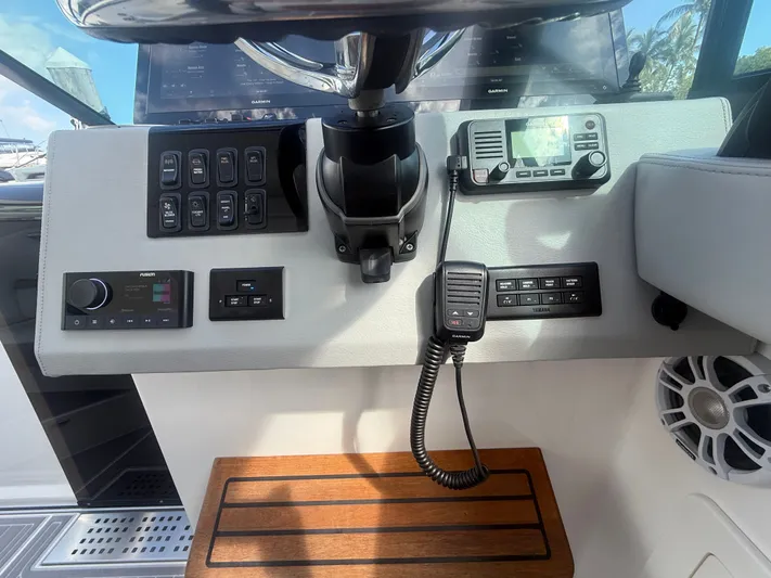  Yacht Photos Pics 2023 REGAL 36 XO - Image 15