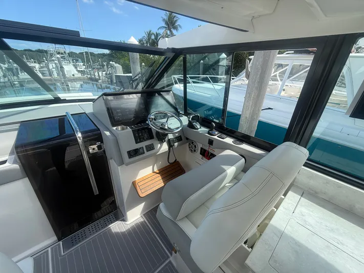  Yacht Photos Pics 2023 REGAL 36 XO - Image 10