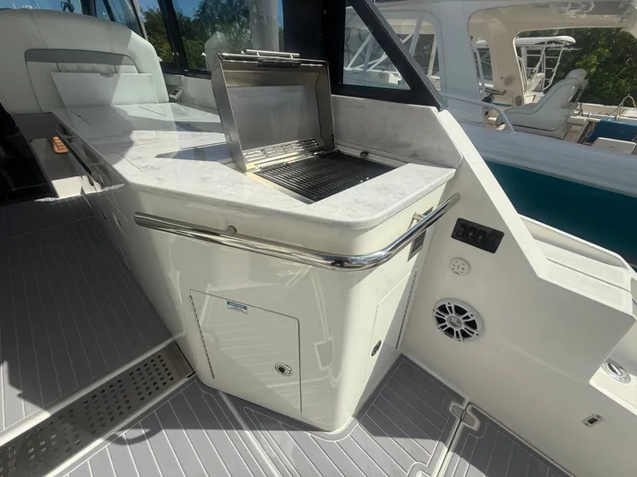  Yacht Photos Pics 2023 REGAL 36 XO - Image 7