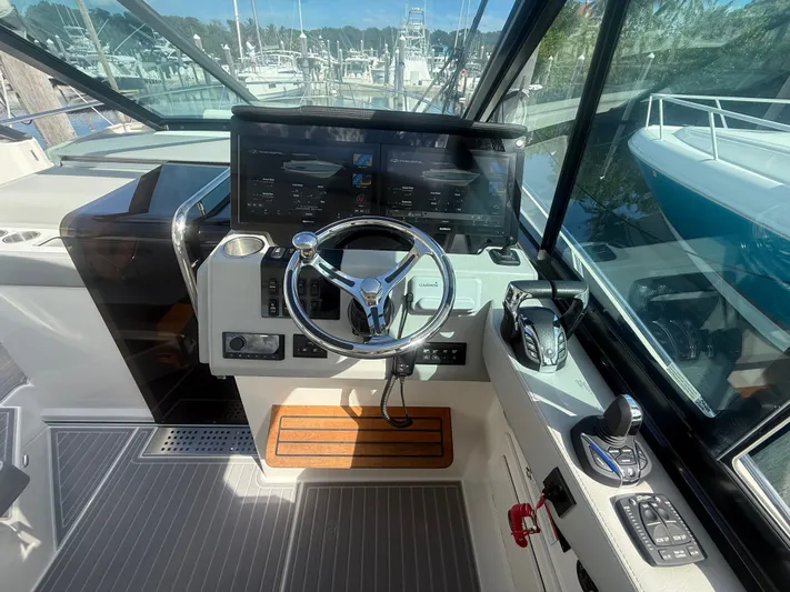  Yacht Photos Pics 2023 REGAL 36 XO - Image 12